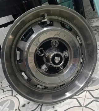 4 Tapacubos Jaguar  XJ 1981