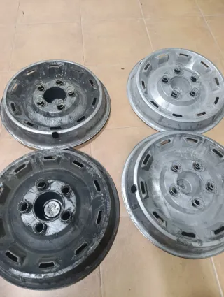 4 Tapacubos Jaguar  XJ 1981