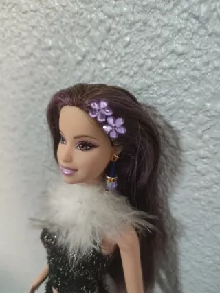 Barbie antigua morada