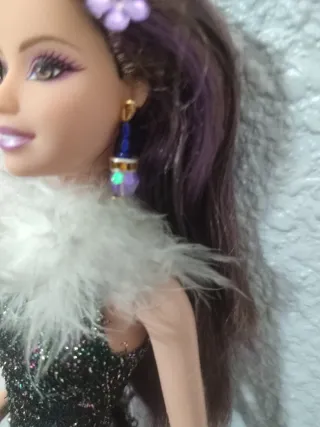 Barbie antigua morada