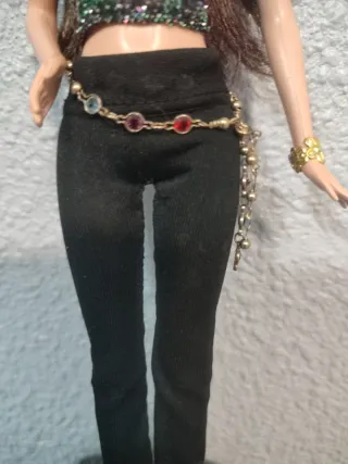 Barbie antigua morada