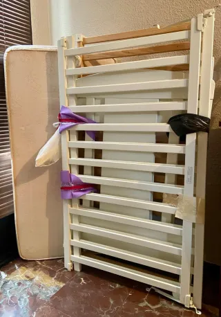 Cuna blanca de madera