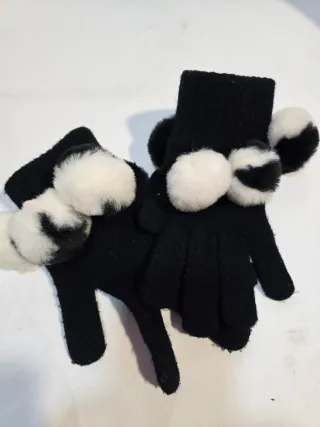 Conjunto bufanda y guantes pompón