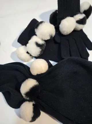 Conjunto bufanda y guantes pompón