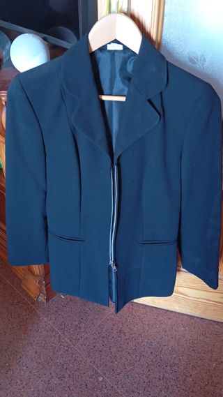 Chaqueta negra cremallera mujer