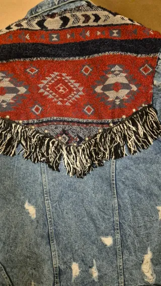 Chaqueta vaquera Zara con flecos