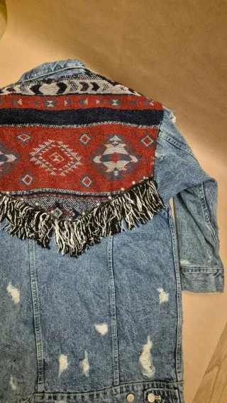 Chaqueta vaquera Zara con flecos