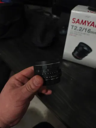 Samyang 16mm T2.2 Cine y Meike 25mm F1.8 MFT