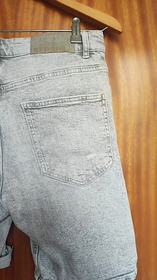 Bermuda Vaquera Gris Rotos Hombre Bershka T38