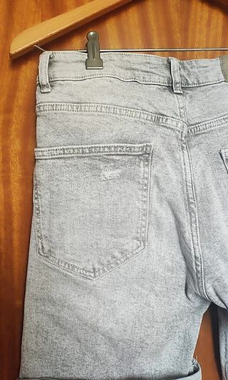 Bermuda Vaquera Gris Rotos Hombre Bershka T38