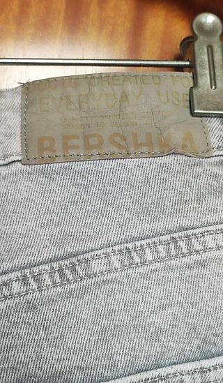 Bermuda Vaquera Gris Rotos Hombre Bershka T38