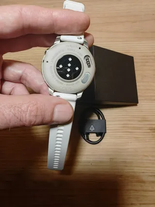 Garmin Venu 4 41mm Oro Blanco