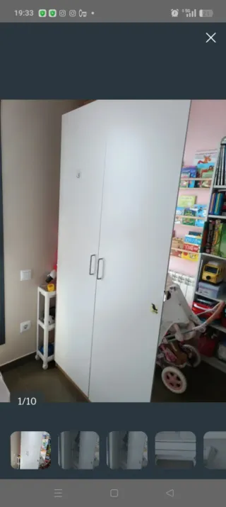 Armario blanco de madera