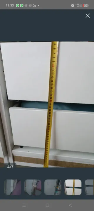 Armario blanco de madera