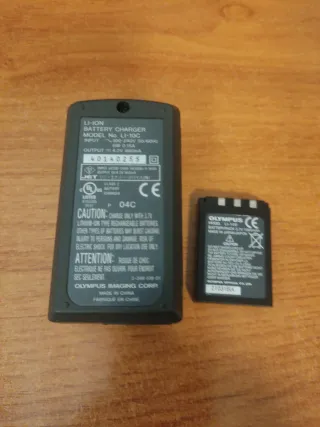 Cargador Olympus LI-10C y Batería LI-10B