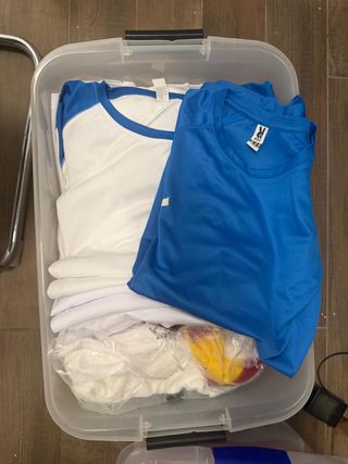 Impresionante lote de prendas sin usar