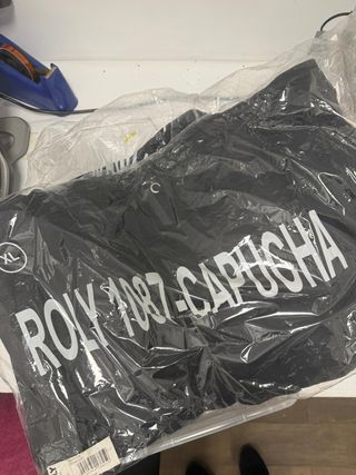 Impresionante lote de prendas sin usar