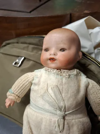 Muñeca antigua de porcelana