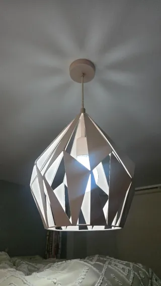 Lámpara colgante rosa pastel geométrica