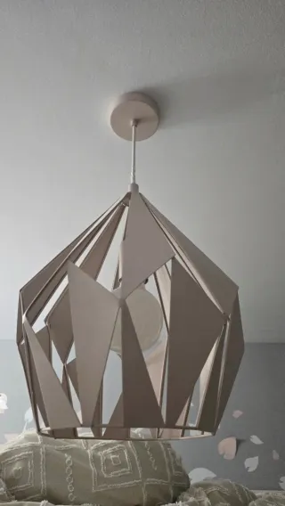 Lámpara colgante rosa pastel geométrica