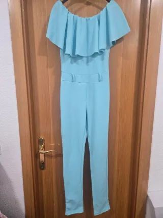 Mono azul con volantes