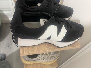 Zapatillas New Balance Negras y Blancas Nuevas