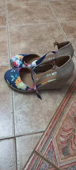 Sandalia Chika10 floral azul multicolor