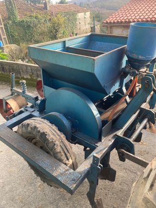 Sementadora de patatas automática