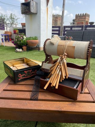 Mundillo de caoba con accesorios