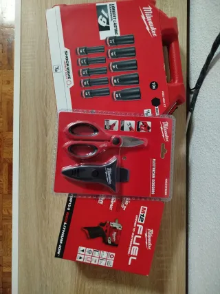 Pack Milwaukee: Llaves, Tijeras y Atornillador