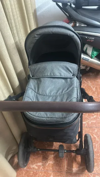 Carro de bebé con silla de coche