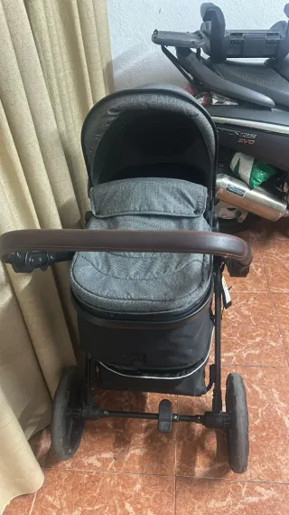 Carro de bebé con silla de coche