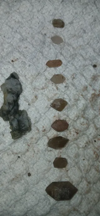 Lote de 10 cristales de cuarzo extraidos de mina