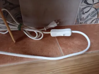 Lámpara de mesa Ikea mimbre y bambú