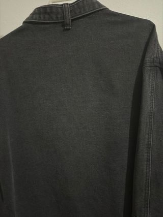 Sudadera vaquera negra con cremallera