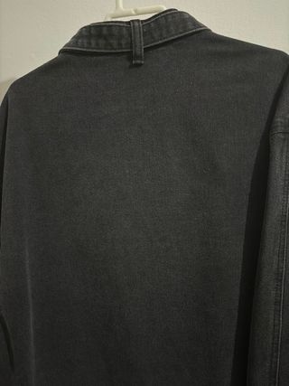 Sudadera vaquera negra con cremallera