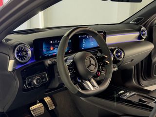 MERCEDES A35 AMG PERFORMANCE/BURMESTER®FULL EXTRAS