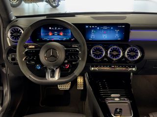 MERCEDES A35 AMG PERFORMANCE/BURMESTER®FULL EXTRAS