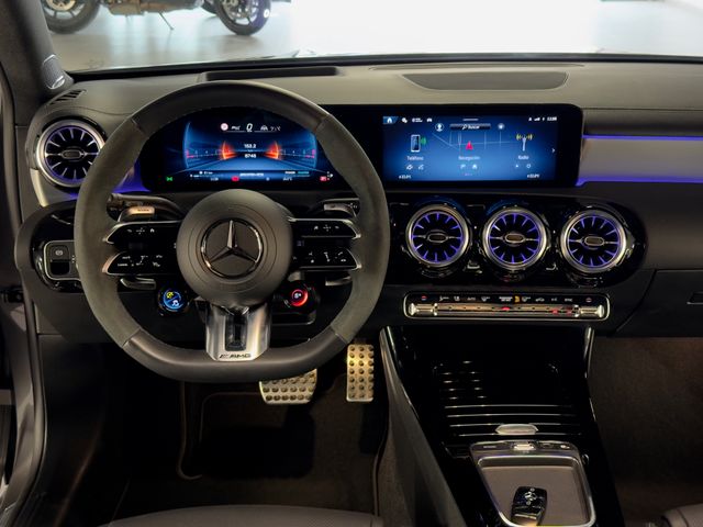 MERCEDES A35 AMG PERFORMANCE/BURMESTER®FULL EXTRAS