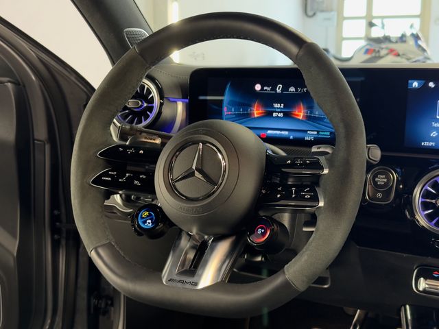 MERCEDES A35 AMG PERFORMANCE/BURMESTER®FULL EXTRAS