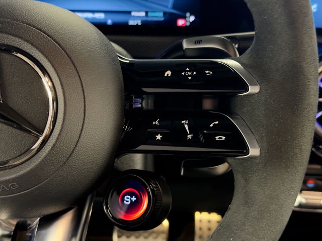 MERCEDES A35 AMG PERFORMANCE/BURMESTER®FULL EXTRAS