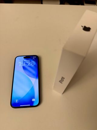 iPhone 16 128GB + 5 Carcasas Gratis