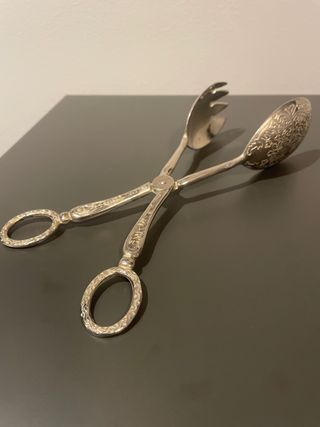 Muy bellas pinzas antiguas en metal plateado