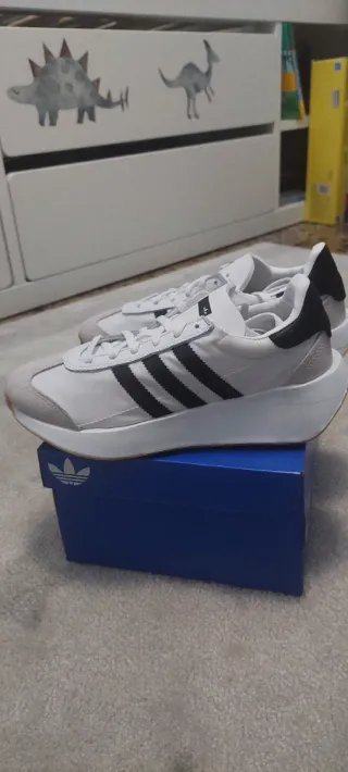 Zapatillas Adidas Blancas y Negro