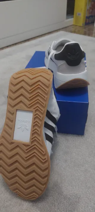 Zapatillas Adidas Blancas y Negro