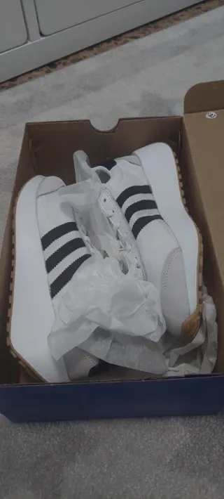 Zapatillas Adidas Blancas y Negro