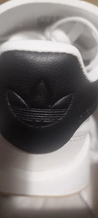 Zapatillas Adidas Blancas y Negro