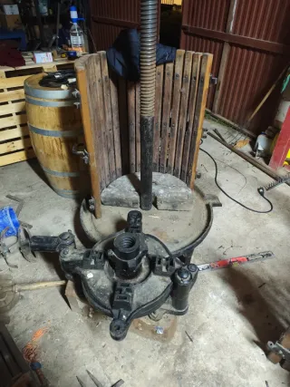 Prensa de vino de madera