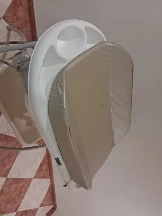 Bañera y cambiador para bebé.