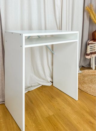 Mesa de ordenador blanca